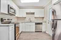 2852 Port Royal Ln photo'