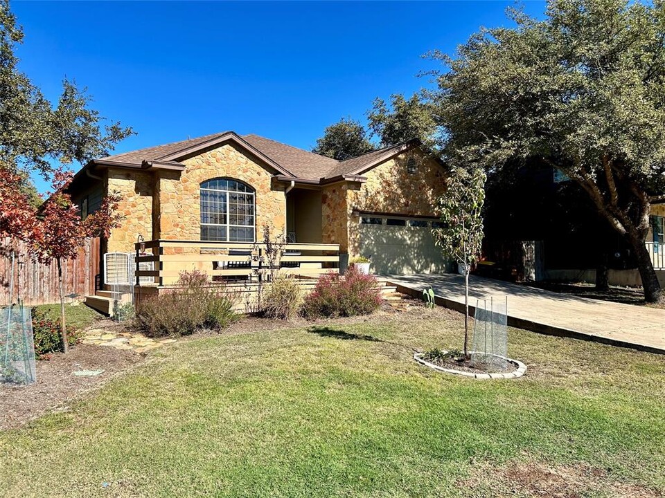 10039 Janet Loop in Dripping Springs, TX - Building Photo