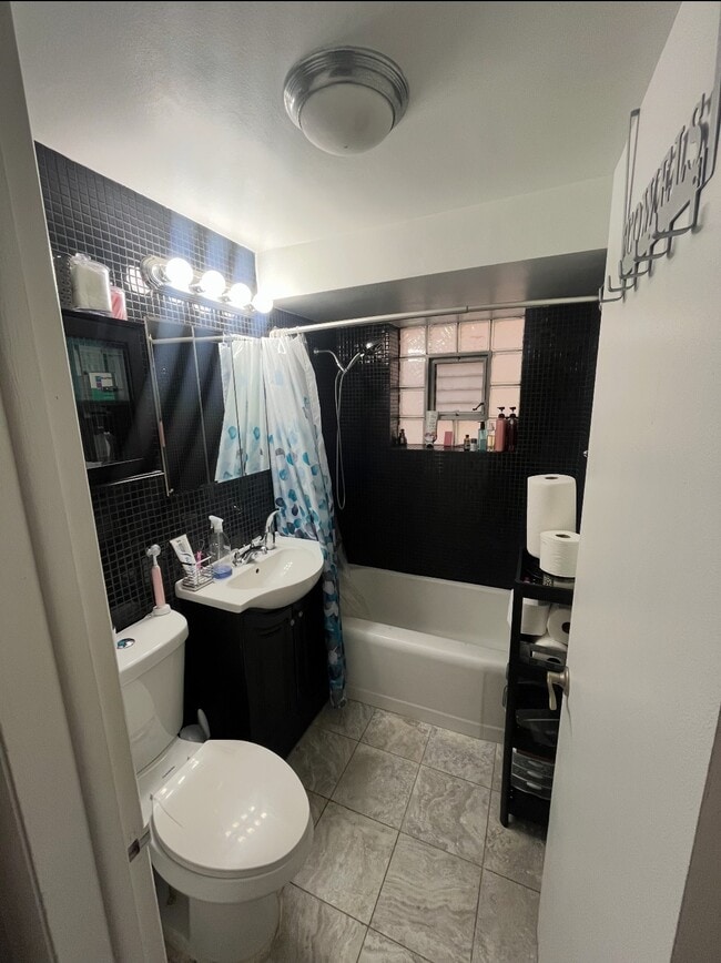 5737 N Elston Ave, Unit 1 in Chicago, IL - Building Photo - Building Photo