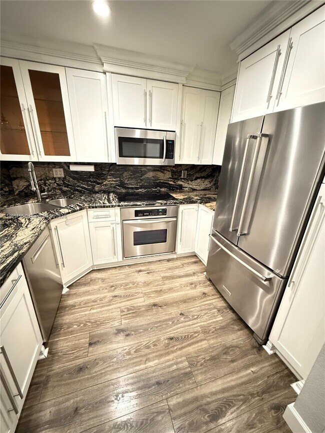 8851 NW 119th St in Hialeah Gardens, FL - Building Photo - Building Photo