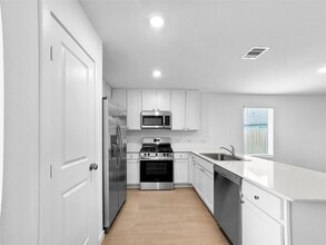 106 Nicholas Rd in Wharton, TX - Building Photo - Building Photo