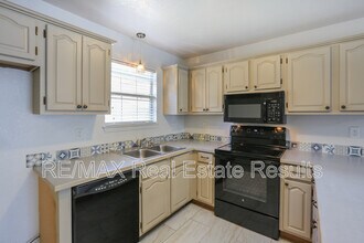 3704 W Cedar St in Rogers, AR - Building Photo - Building Photo