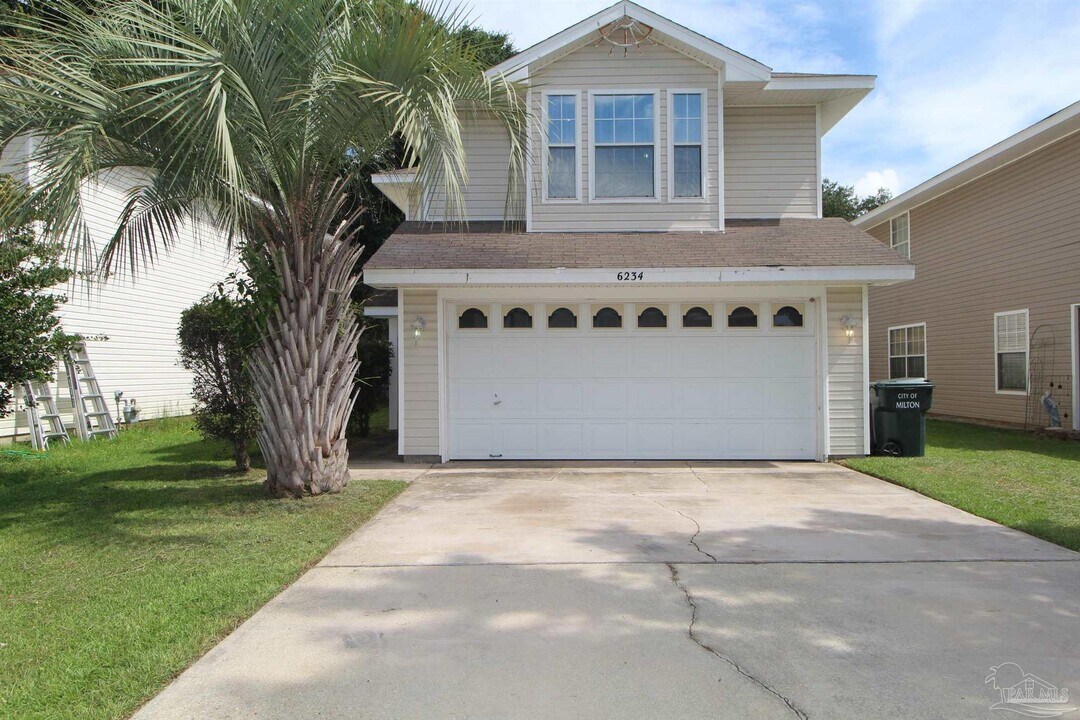 6234 Cottage Woods Dr in Milton, FL - Building Photo