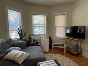 85 Raymond Ave in Somerville, MA - Building Photo - Building Photo