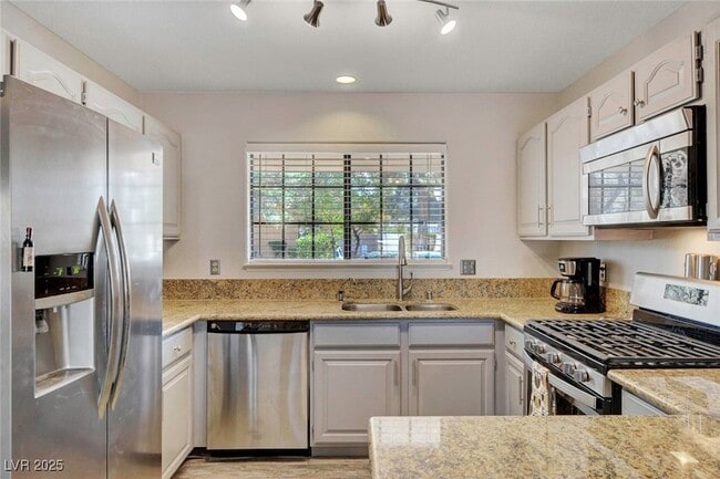 2851 S Valley View Blvd, Unit 1016 in Las Vegas, NV - Building Photo - Building Photo