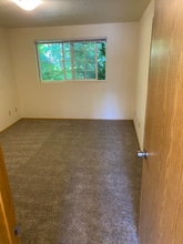 1228 E 1st Ave in Camas, WA - Foto de edificio - Building Photo