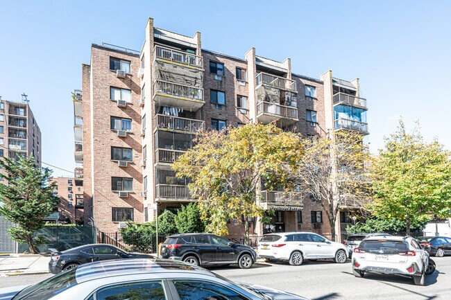 Woodrose Terrace in Flushing, NY - Foto de edificio - Building Photo