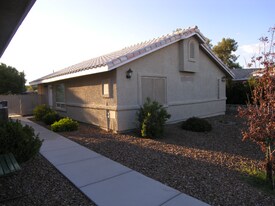 110 E Ford Ave in Las Vegas, NV - Building Photo