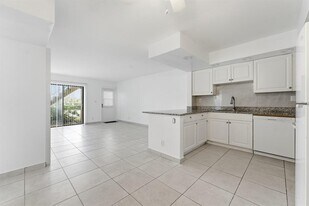 2671 Riverside Dr in Coral Springs, FL - Building Photo