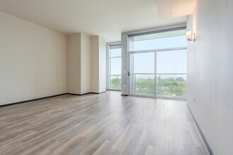 Galaxie High Rise Apartments in Madison, WI - Building Photo - Interior Photo