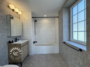 128 Montrose Ave, Unit 501 in Brooklyn, NY - Building Photo - Building Photo