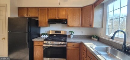 10 Woodfield Dr in Claymont, DE - Building Photo - Building Photo