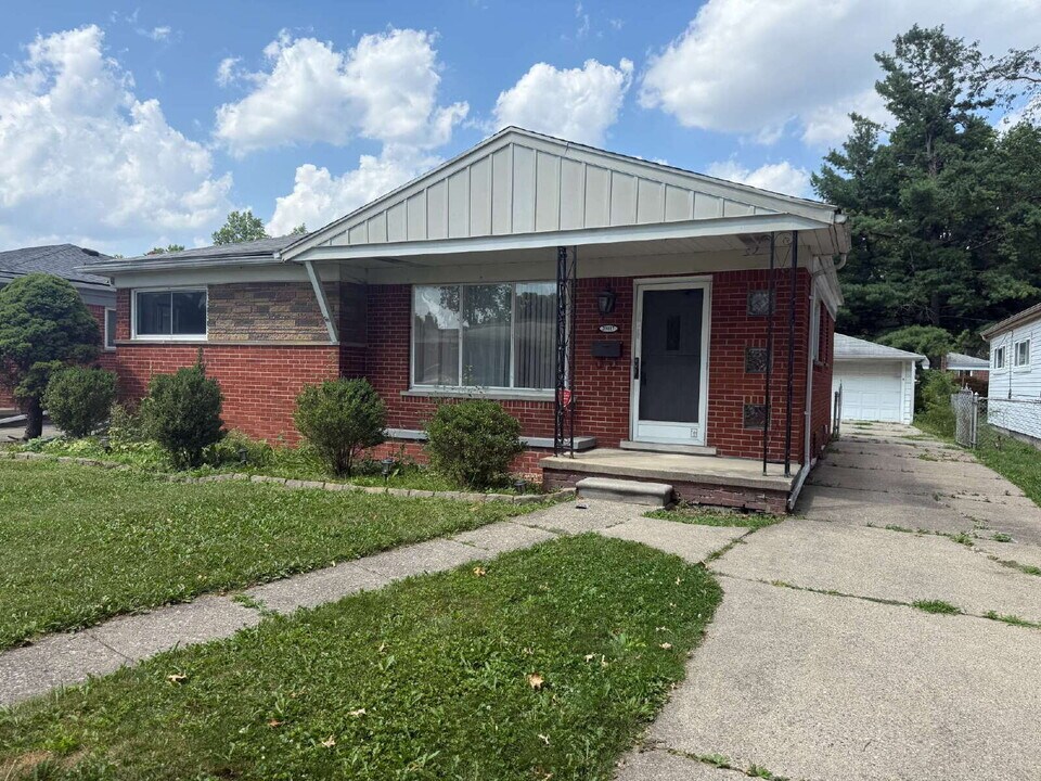 20417 Sunnydale St in St. Clair Shores, MI - Building Photo