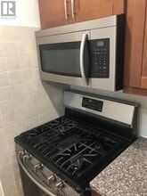 1580 Lancaster Dr in Oakville, ON - Building Photo - Building Photo