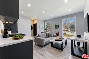 15106 Roxford St in Los Angeles, CA - Building Photo