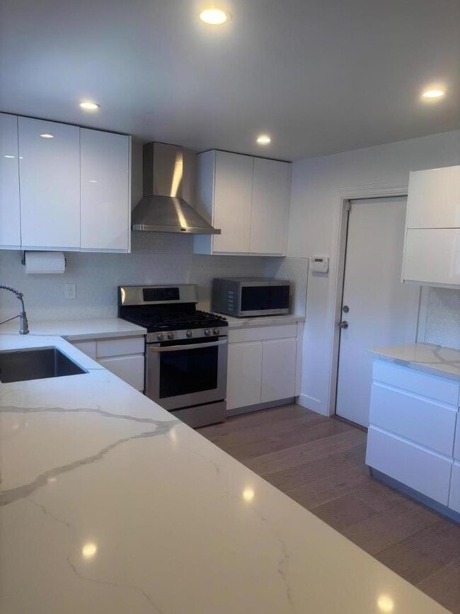 property at 1634 Virginia Ave