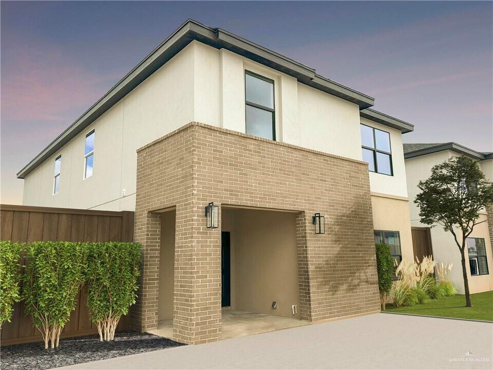 18 Tyler Ave in McAllen, TX - Building Photo