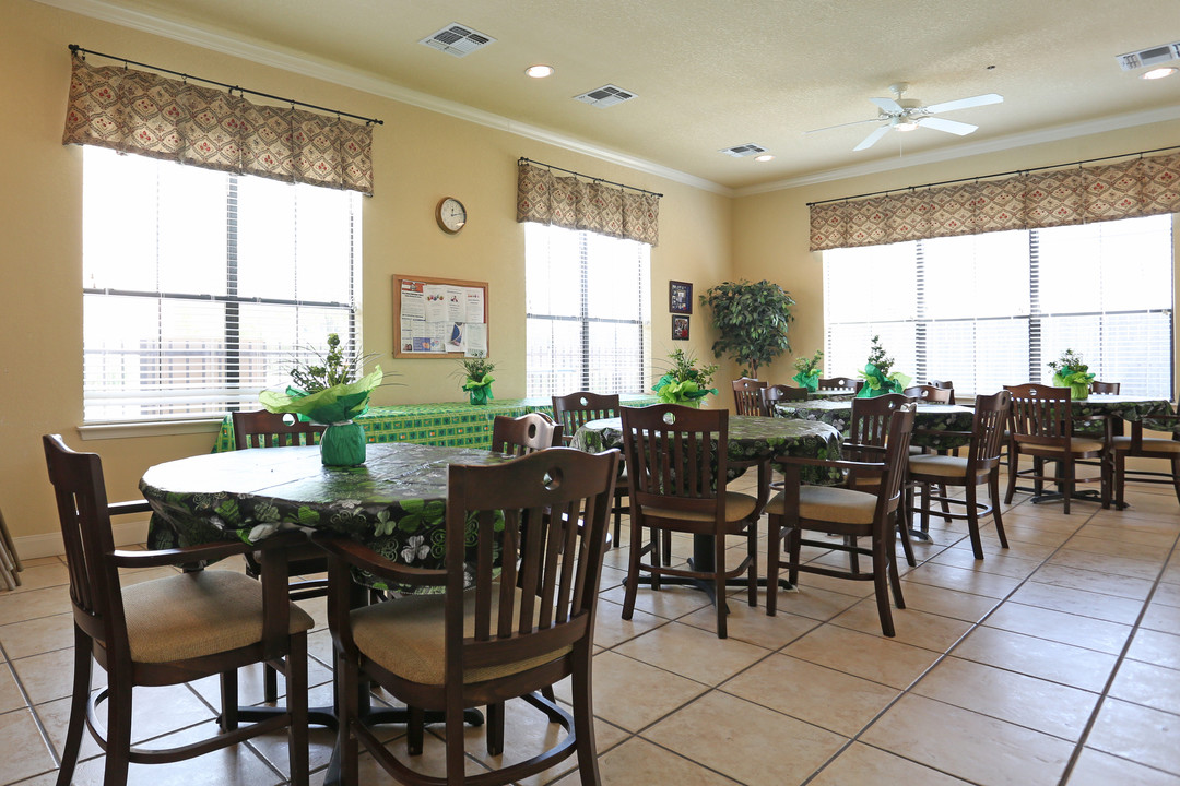 Parkway Senior Apartments in Pasadena, TX - Building Photo