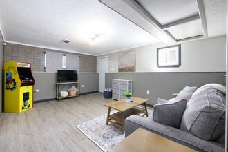 8910 Cambridge Dr in Parma, OH - Building Photo - Building Photo