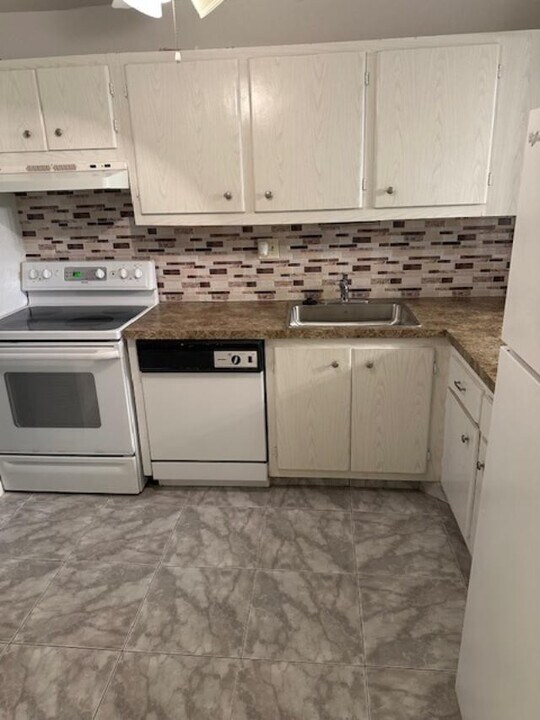 7831 N Colony Cir in Tamarac, FL - Building Photo