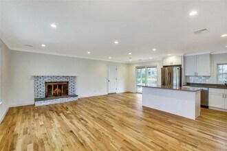 51 Ocean Ave in Hampton Bays, NY - Building Photo - Building Photo