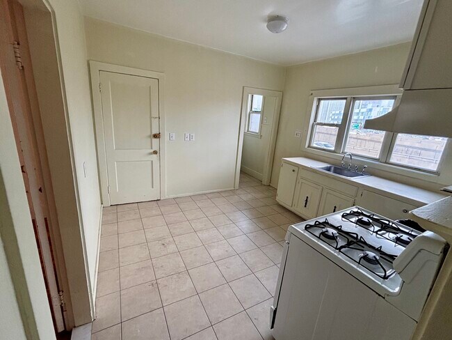 18 Vermont Ave, Unit 3 in Somerville, MA - Building Photo - Building Photo