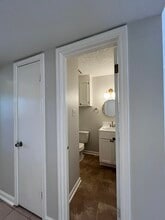 402 Longwood Ct, Unit Apt A in Baton Rouge, LA - Foto de edificio - Building Photo