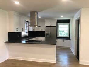 306 Englewood Dr in Wilmington, NC - Building Photo - Building Photo