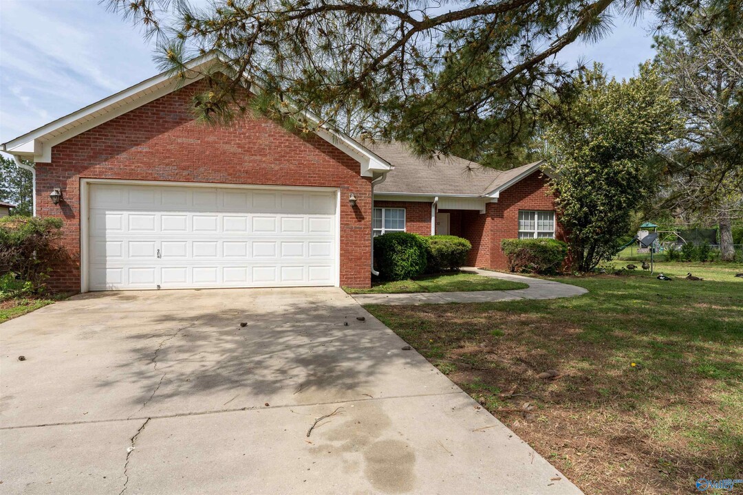 15213 Knoll Dr in Harvest, AL - Building Photo