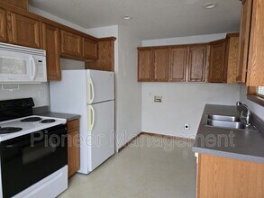1214 SE Overlook Ave in Roseburg, OR - Building Photo - Building Photo