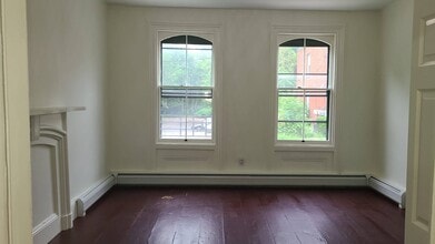 29 N Bridge St, Unit 1 in Poughkeepsie, NY - Foto de edificio - Building Photo