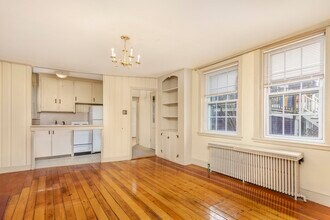 137 Washington St in Marblehead, MA - Building Photo - Building Photo