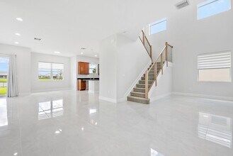 5432 Pecan Dr in Westlake, FL - Building Photo - Building Photo