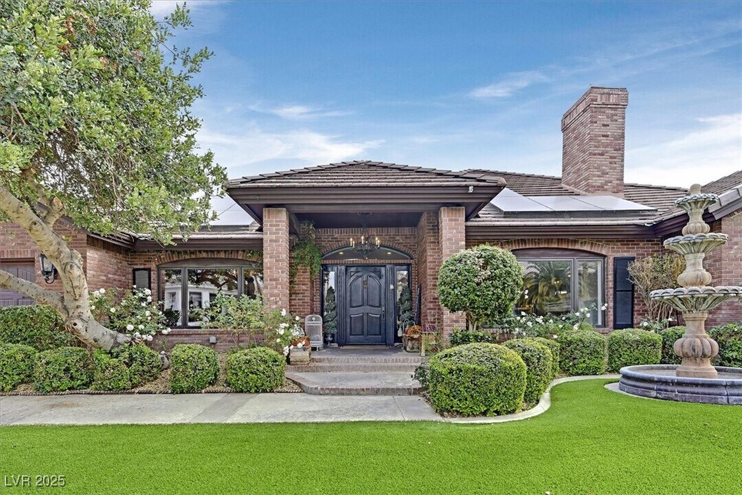 2440 High Vista Cir in Henderson, NV - Foto de edificio