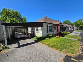 30 Halstead St in Kittery, ME - Building Photo - Building Photo