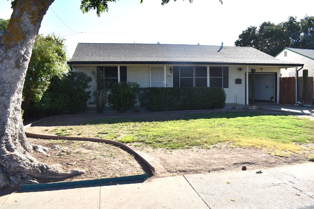 3856 American St in Stockton, CA - Building Photo