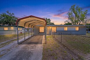 2505 Lourdes Dr W in Jacksonville, FL - Building Photo