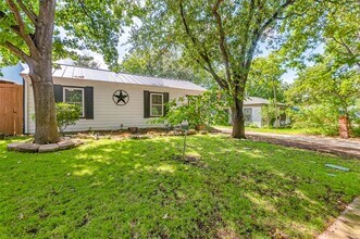 9625 Larga Dr in Dallas, TX - Building Photo - Building Photo