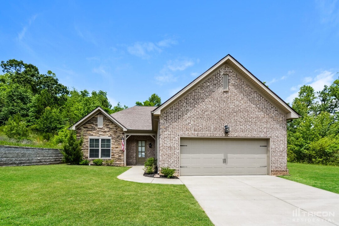 211 E Quail Hollow Way in Dickson, TN - Building Photo
