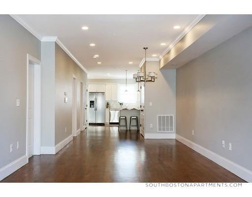 323 W Fourth St in Boston, MA - Building Photo - Building Photo