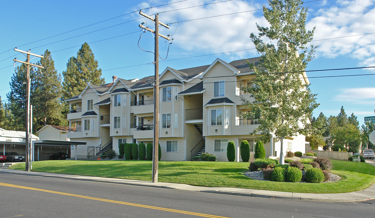 8618 N Mayfair St in Spokane, WA - Foto de edificio