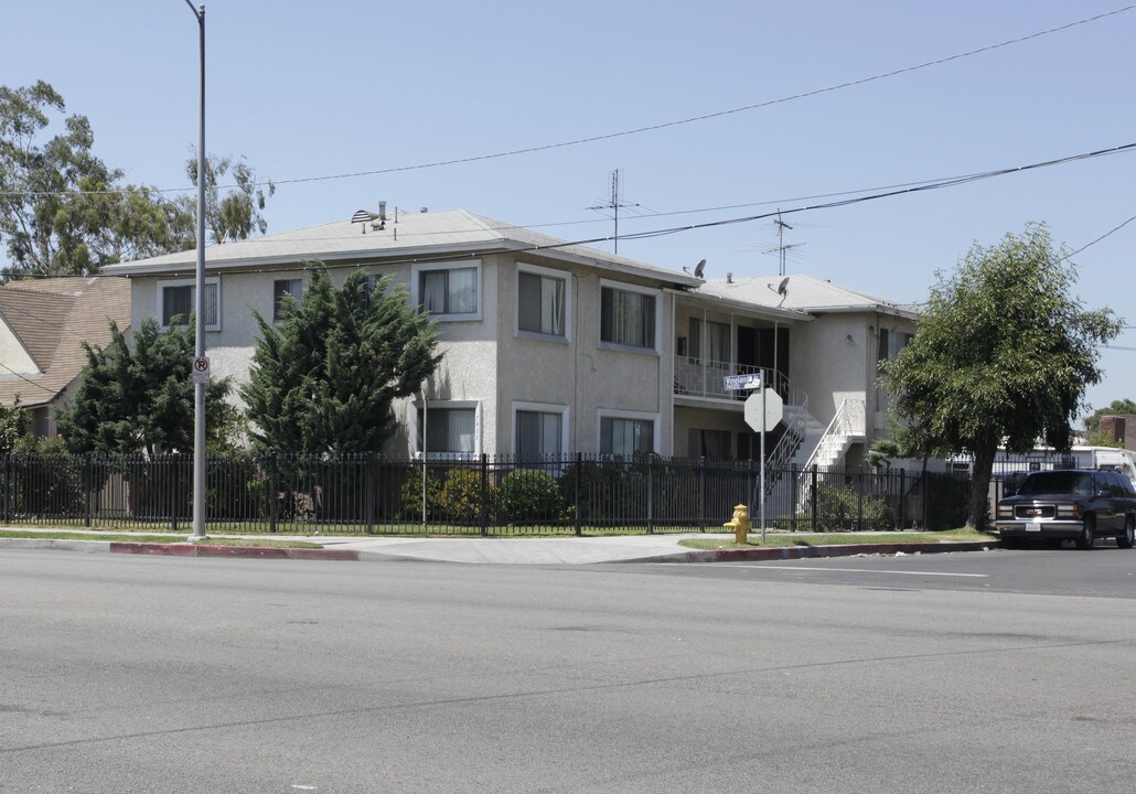 7459 Vineland Ave in Sun Valley, CA - Building Photo