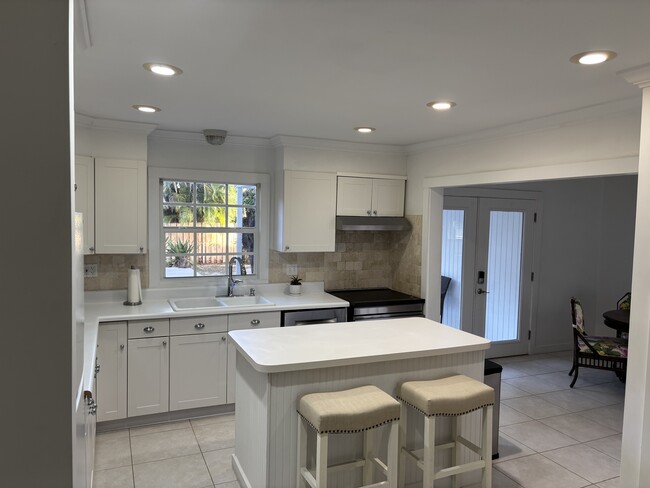 11075 Ellison Wilson Rd in North Palm Beach, FL - Building Photo - Building Photo
