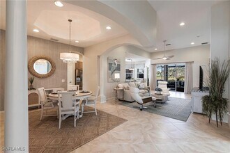 3920 Lakeview Isle Ct in Ft. Myers, FL - Foto de edificio - Building Photo