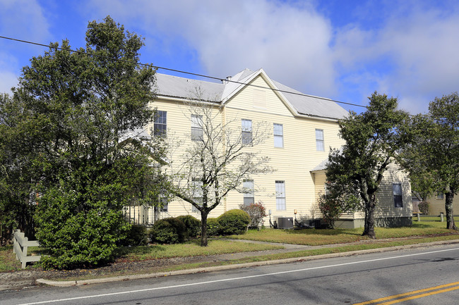 217 S College St in Statesboro, GA - Building Photo - Building Photo