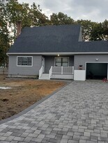 24 Colin Dr in Shirley, NY - Building Photo