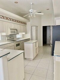 9105 Penelope Dr in Spring Hill, FL - Building Photo - Building Photo