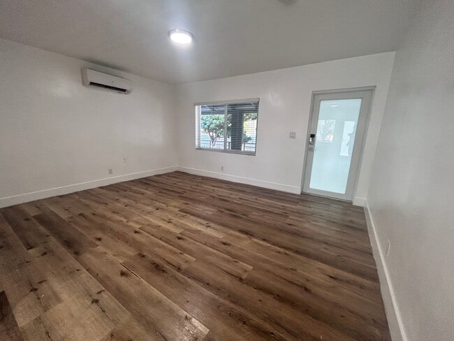 1650 SW 3rd St, Unit 3 in Miami, FL - Building Photo - Building Photo
