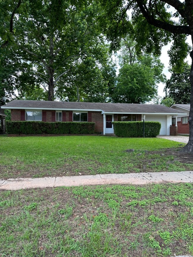 property at 1811 Lake St