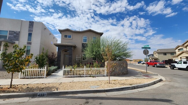 4561 Mark Avizo in El Paso, TX - Building Photo - Building Photo